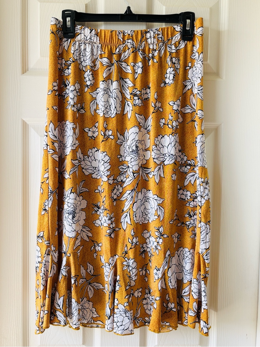 ☂️NEW LISTING☂️ SJS Mustard Floral Midi Skirt with White Blooms